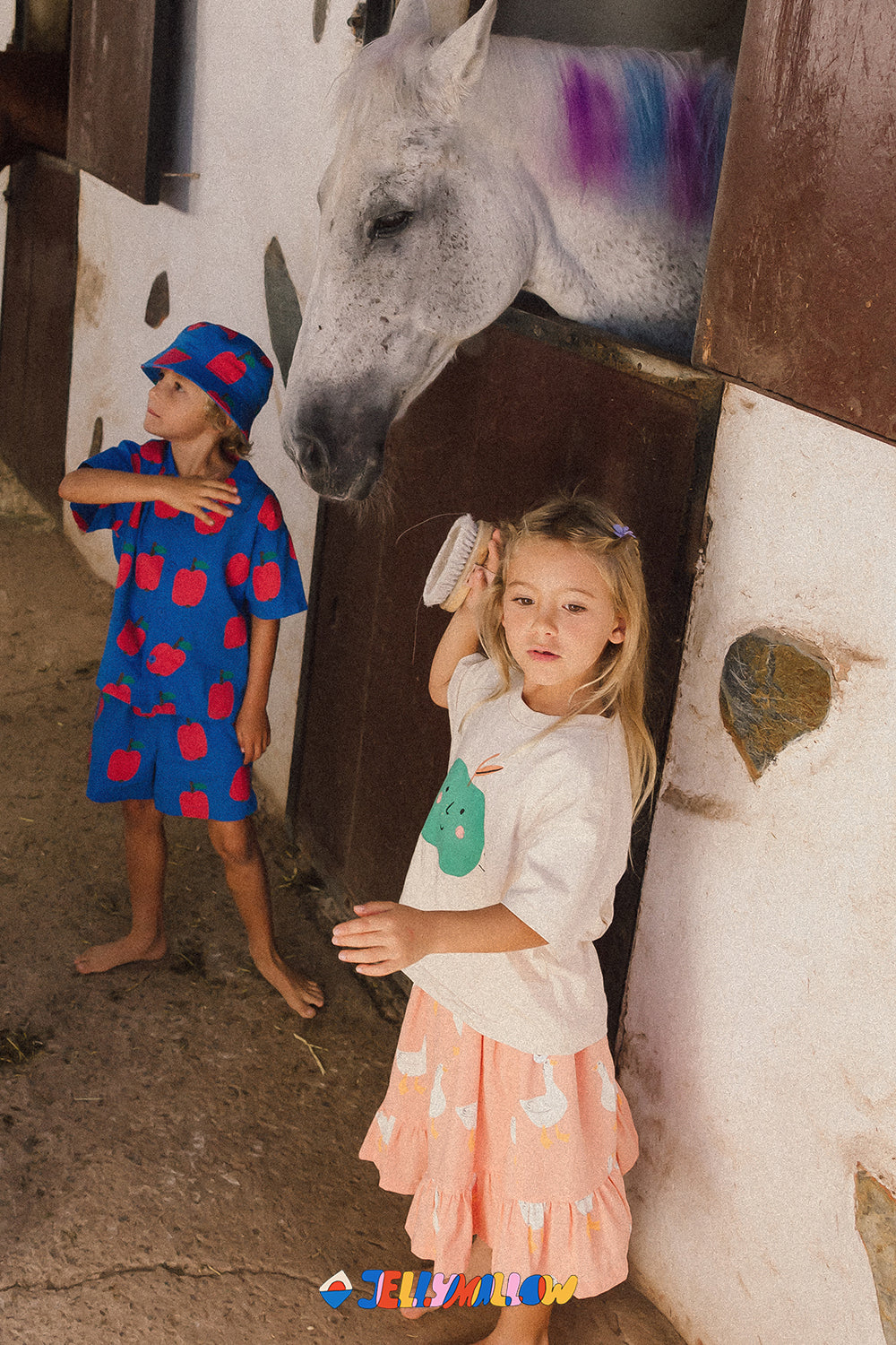 Apple Shorts image 4