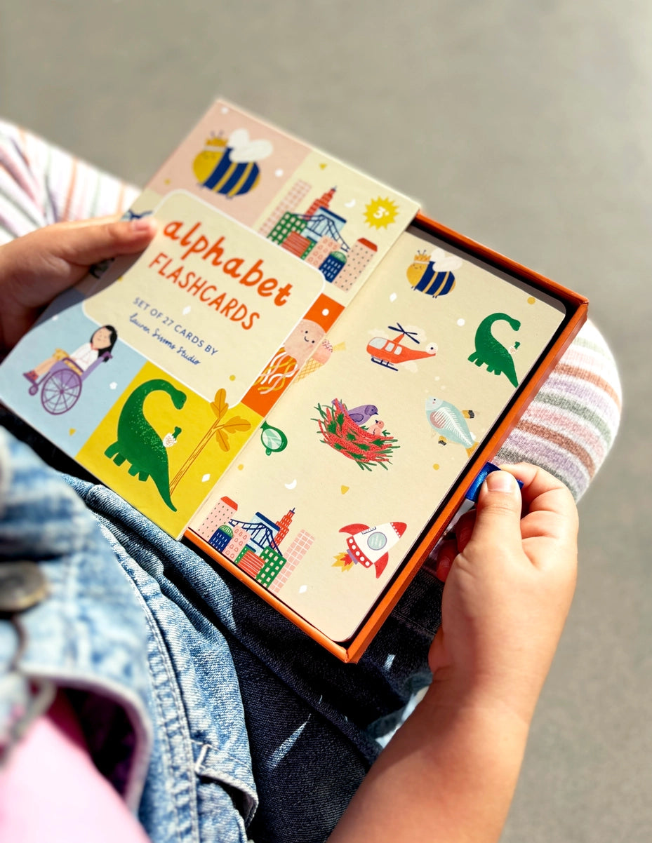 A-Z Illustrated Alphabet Flashcards image 4