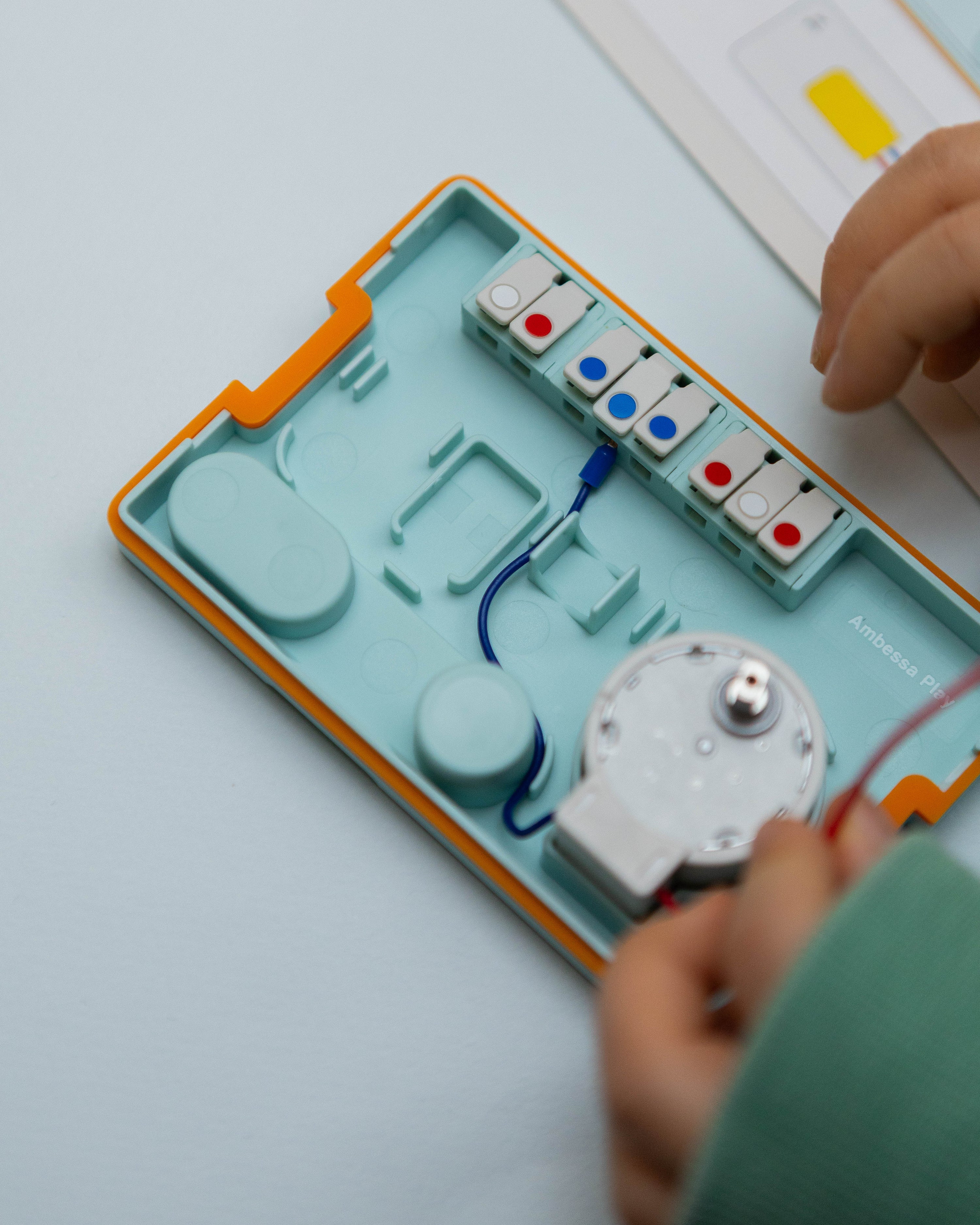 DIY Kinetic Flashlight Kit